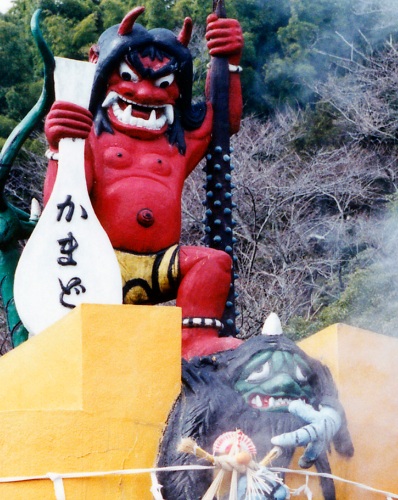 鬼山地獄の赤鬼像(大分県別府市)