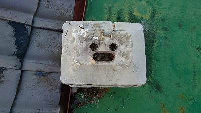 コンクリに点三つ