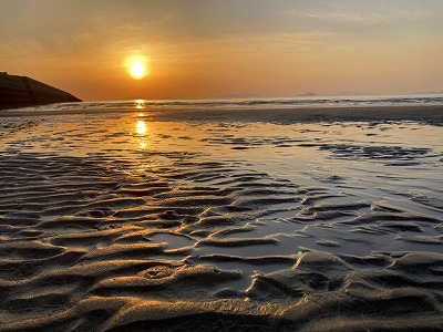 干潟の風景（潟の意味を示す水辺の地形）