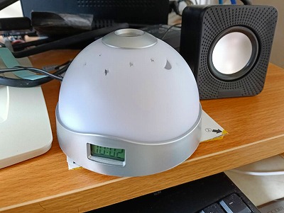 ダイソー投影デジタル時計外観