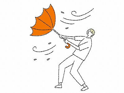 強風で傘が裏返る